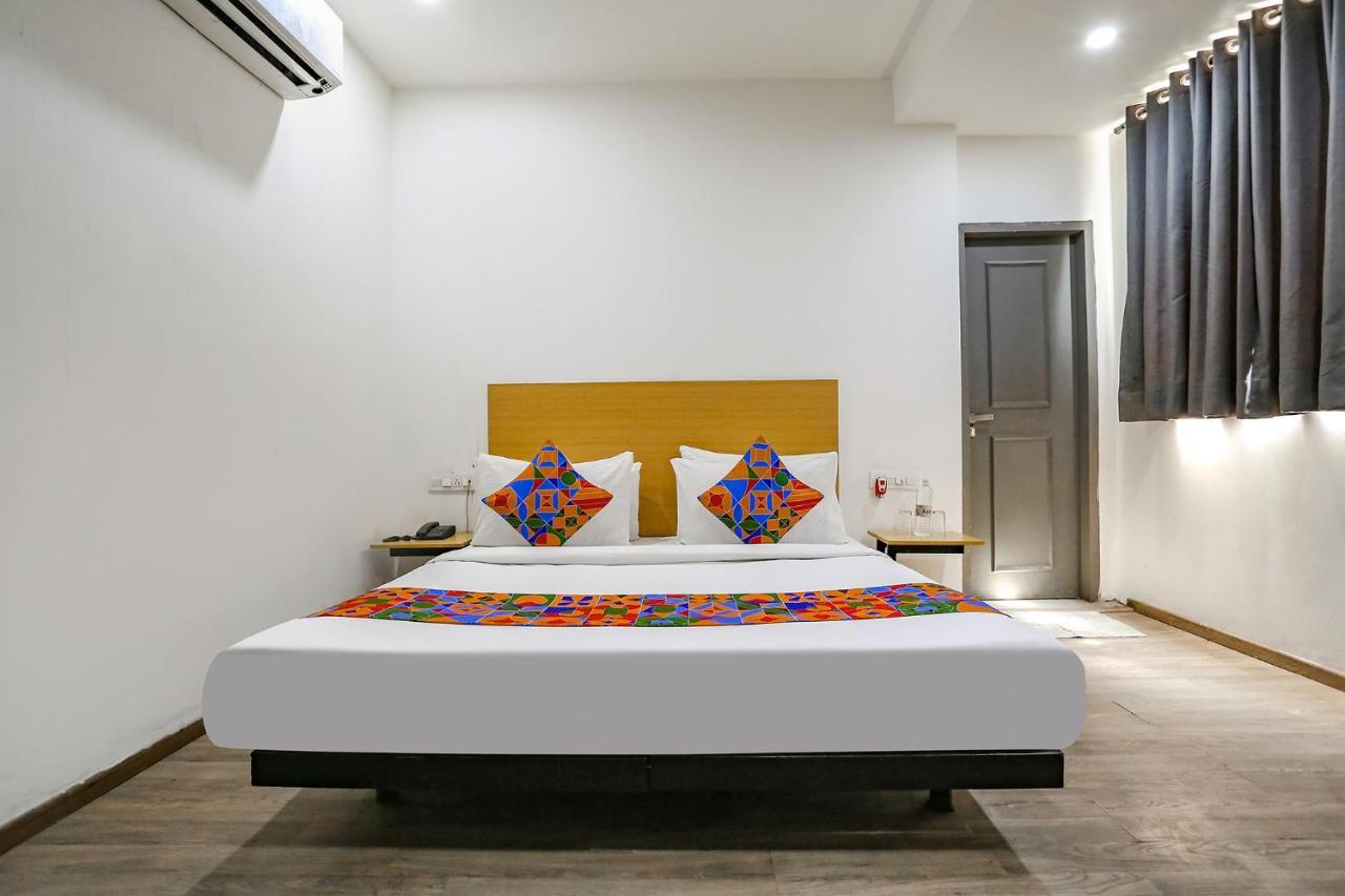 Fabhotel Vat - Meera Bagh Delhi  Exterior photo