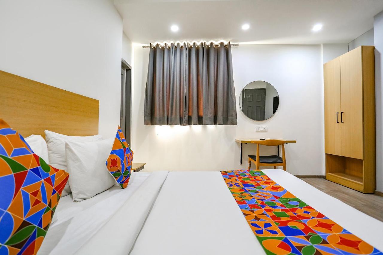 Fabhotel Vat - Meera Bagh Delhi  Exterior photo